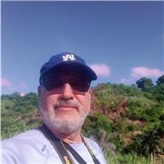 Graduado de Filosofía y Teología con gran facilidad de llegar a los demás.